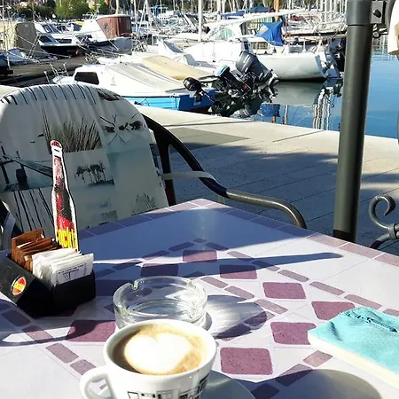 Laguna 22 * Изола